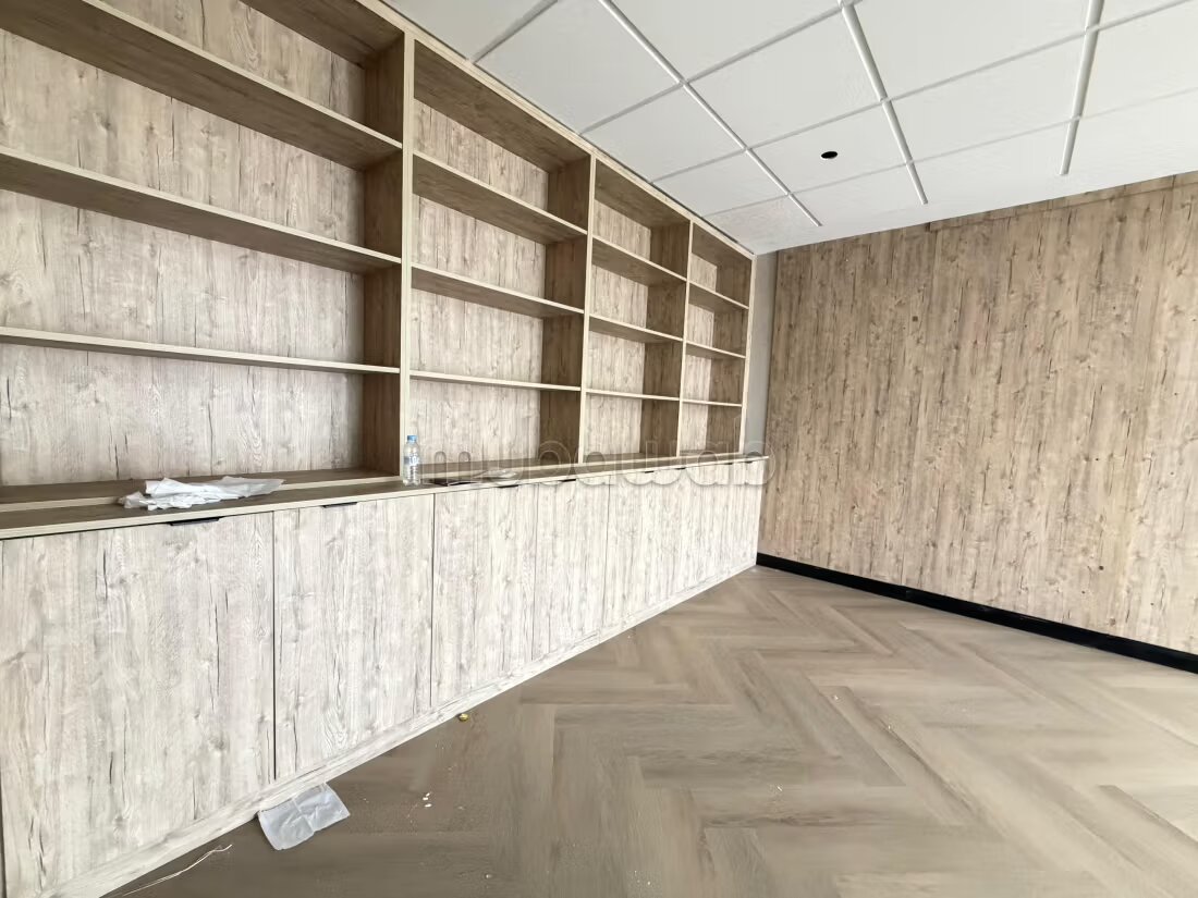 60 m² Office for Rent in Californie — Photo 11