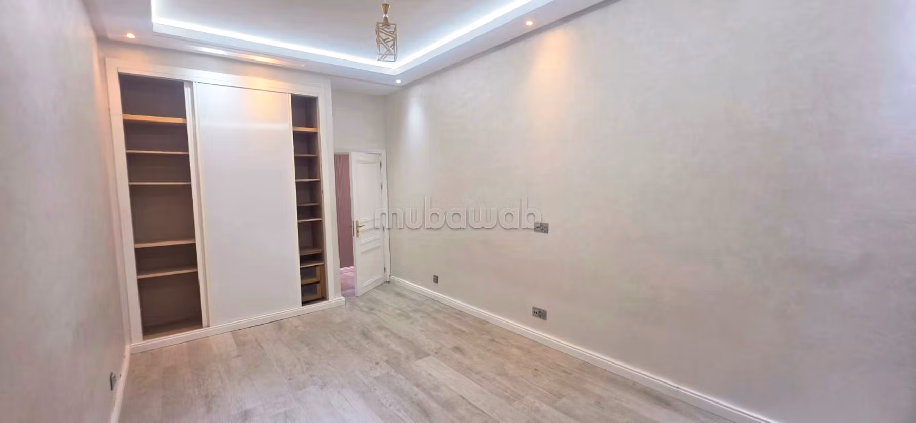 Renovated ground floor apartment for rent - 240 m² — Photo 44