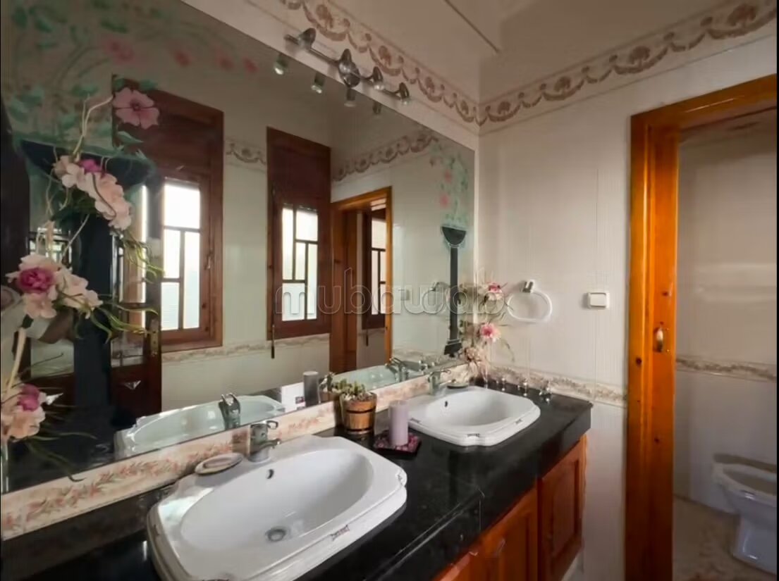 Villa 330 m² for sale in Béni Yakhlef — Photo 2