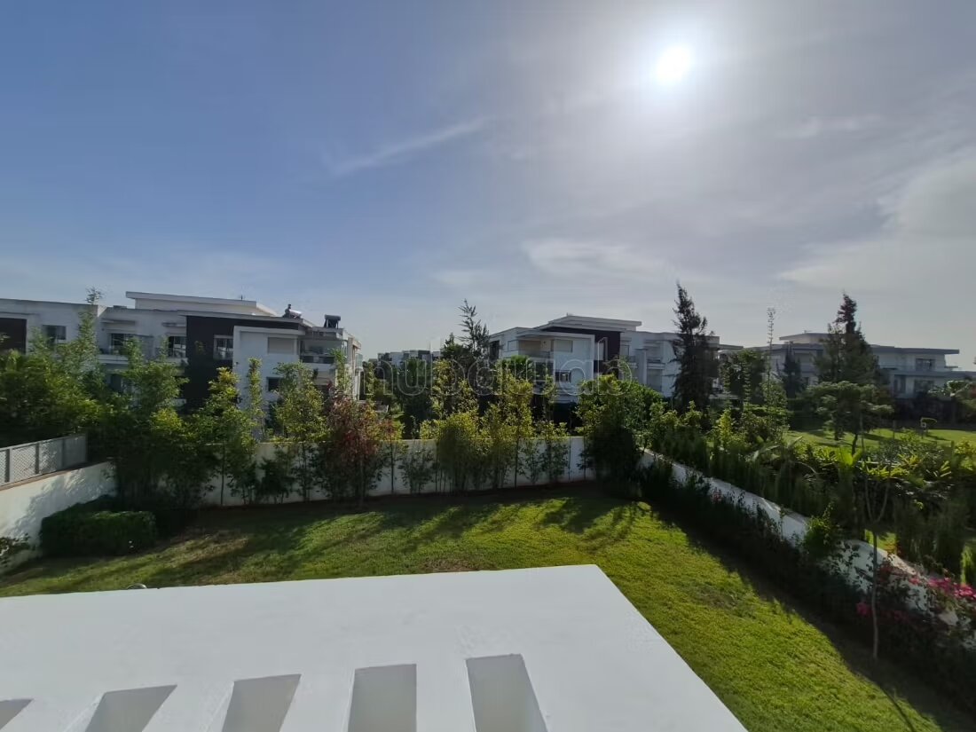 Villa 320 m² à louer à Casablanca (Bouskoura) — Photo 6