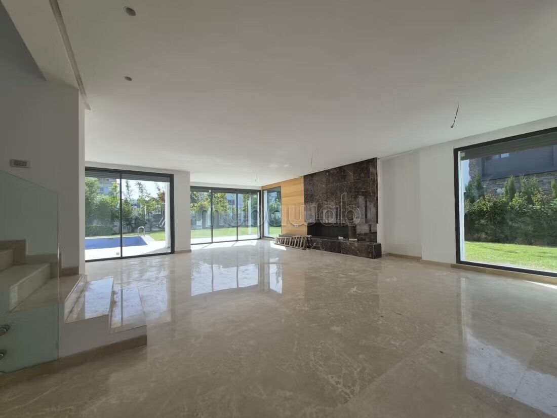 Villa 320 m² à louer à Casablanca (Bouskoura) — Photo 8