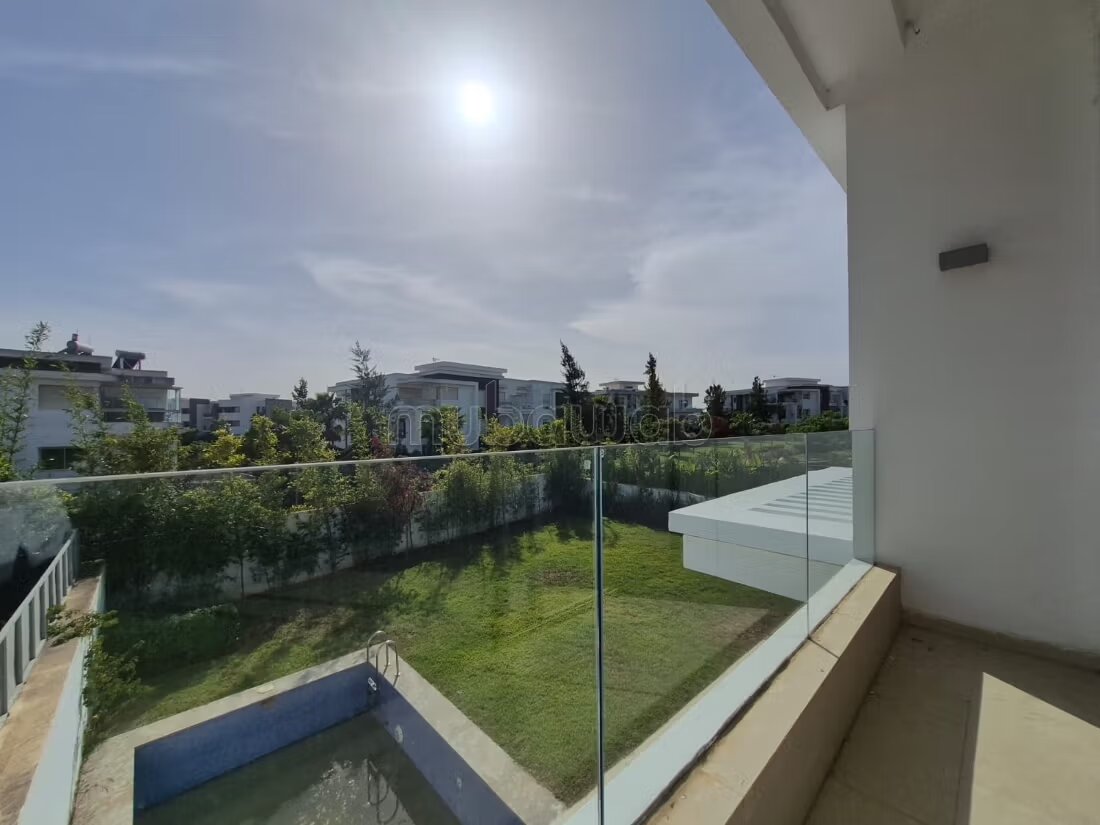 Villa 320 m² à louer à Casablanca (Bouskoura) — Photo 13