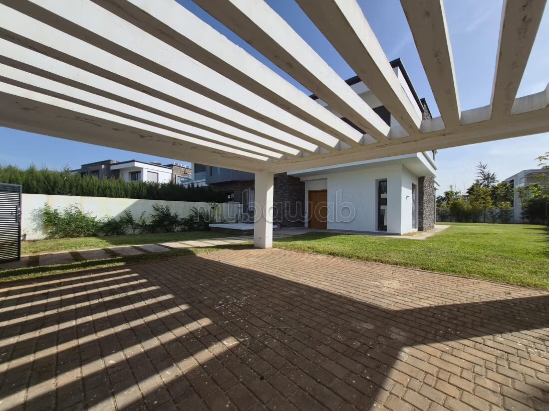 Villa 320 m² à louer à Casablanca (Bouskoura) — Photo 16