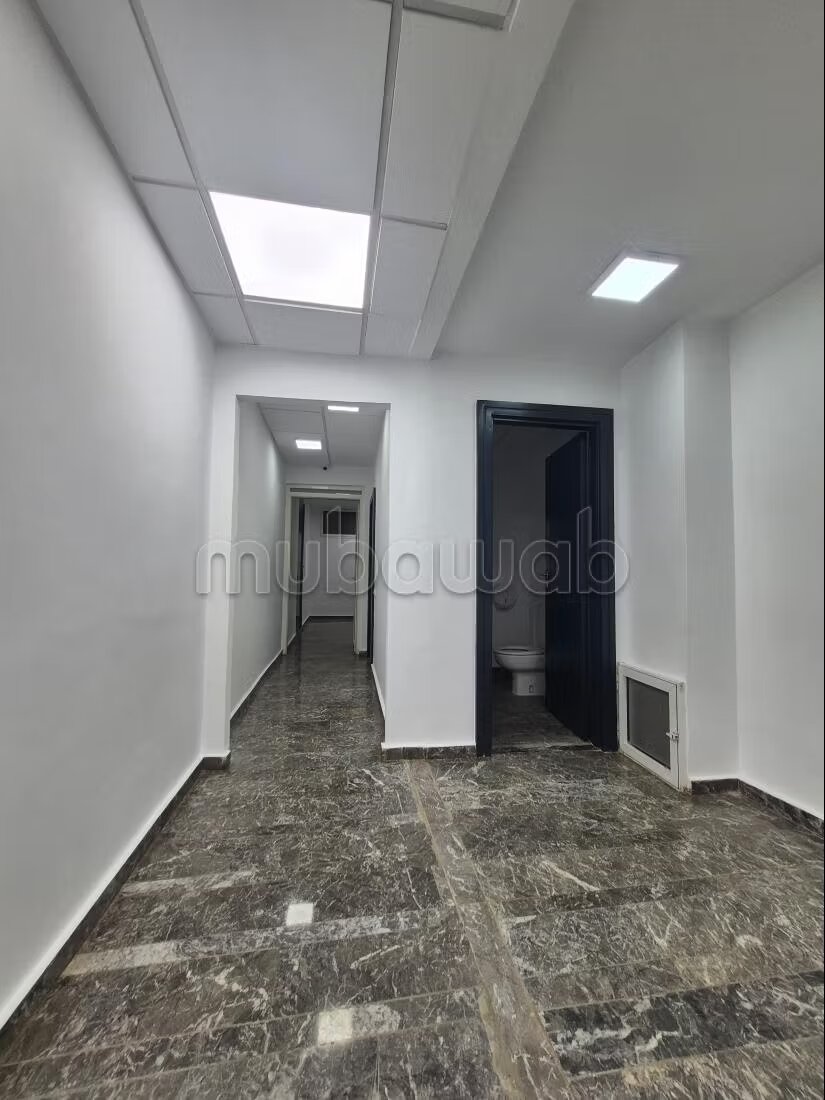 Bureau 240 m² à louer à Casablanca — Photo 9