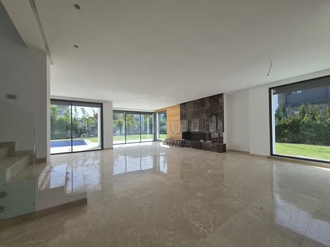 فيلا 640 م² للإيجار في الدار البيضاء — Photo 4