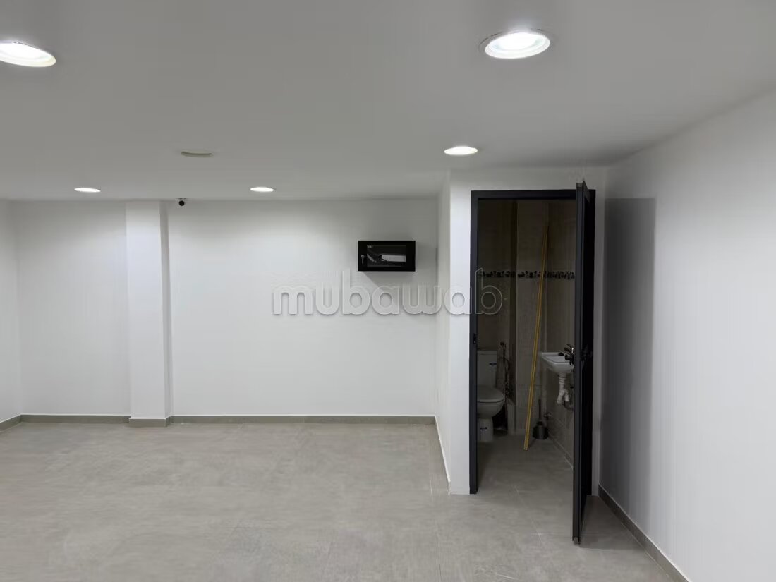 Furnished office 34 m² for rent in Casablanca — Photo 11