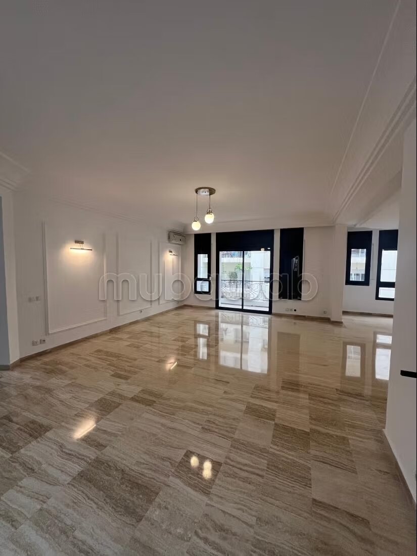 Family 4 Bedroom Apartment in a Peaceful Building