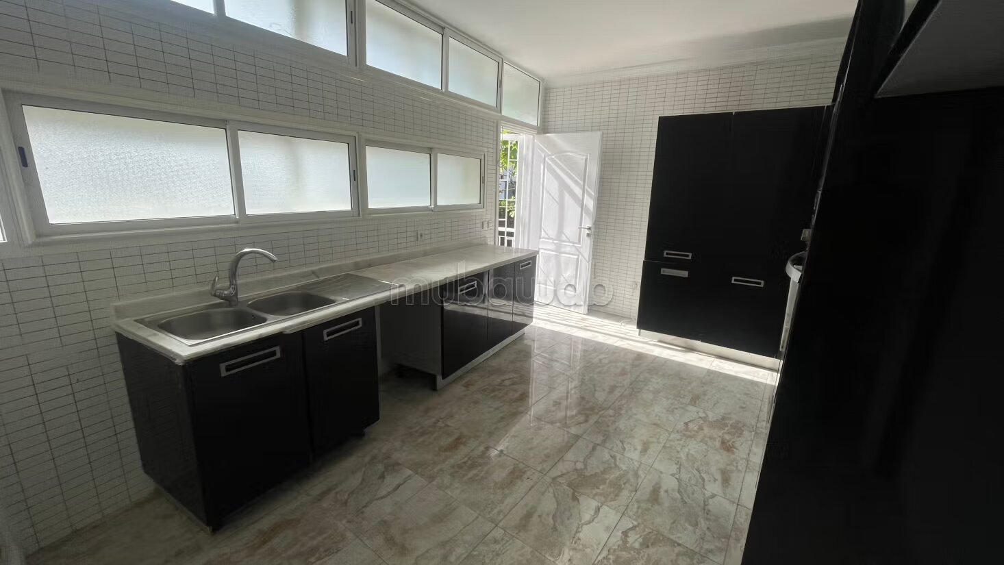 Villa 700 m² à louer à Rabat (Hassan Centre Ville) — Photo 7