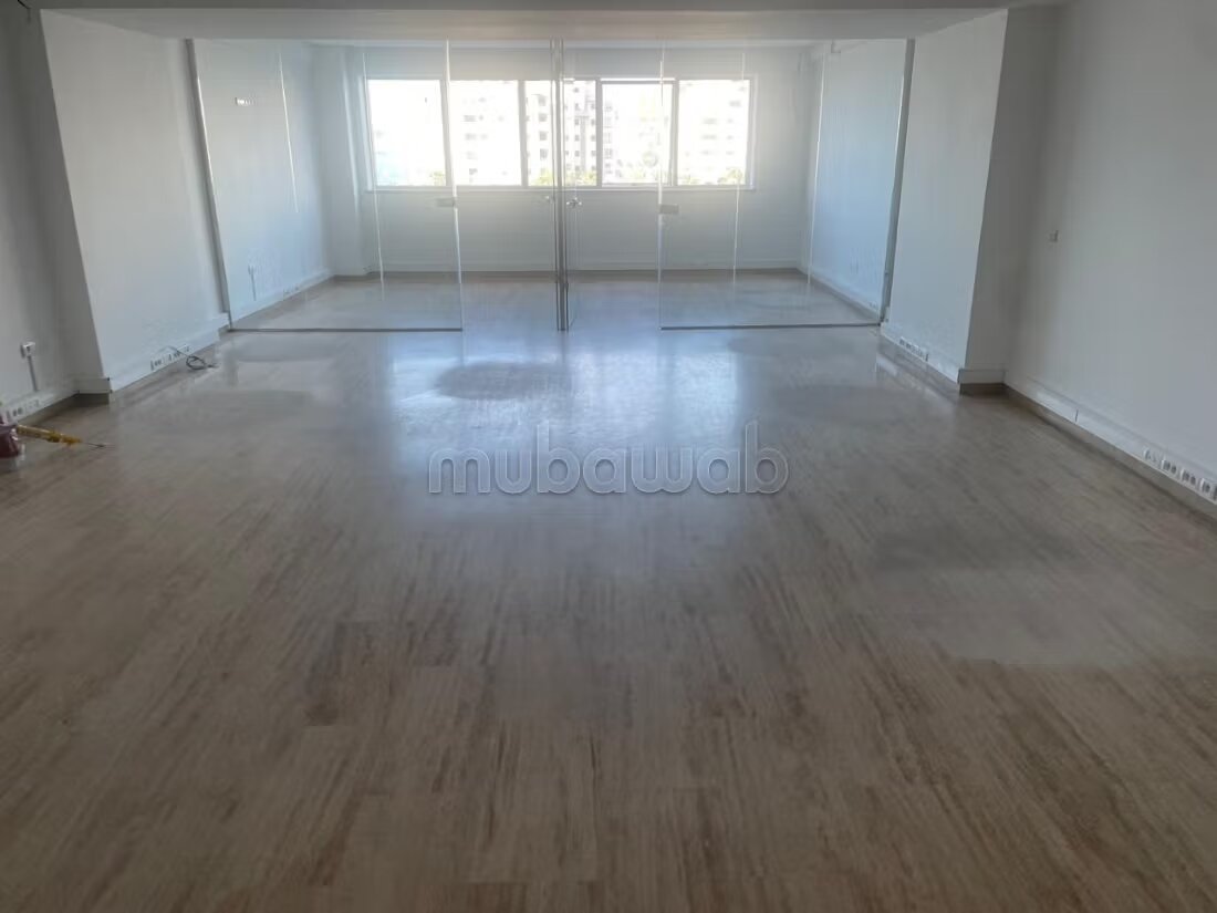 مكتب 76 م² للبيع في طنجة وسط المدينة — Photo 7