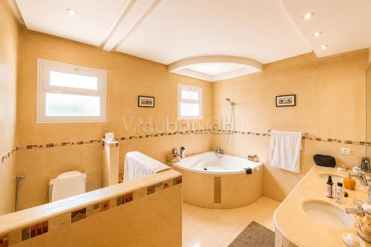 Villa 200 m² à louer à Dar Bouazza, Casablanca — Photo 478