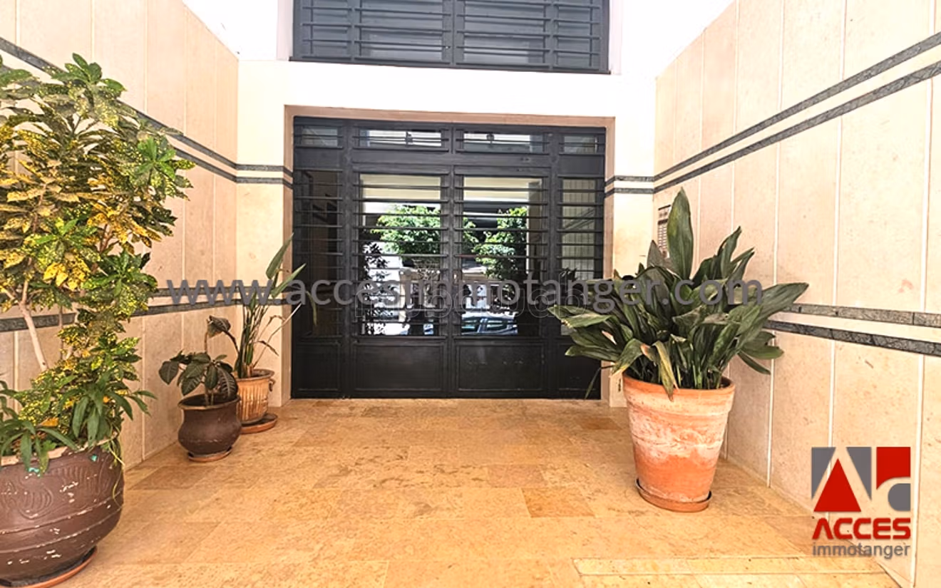 160 m² Apartment with Terrace for Sale in Tangier — Photo 2