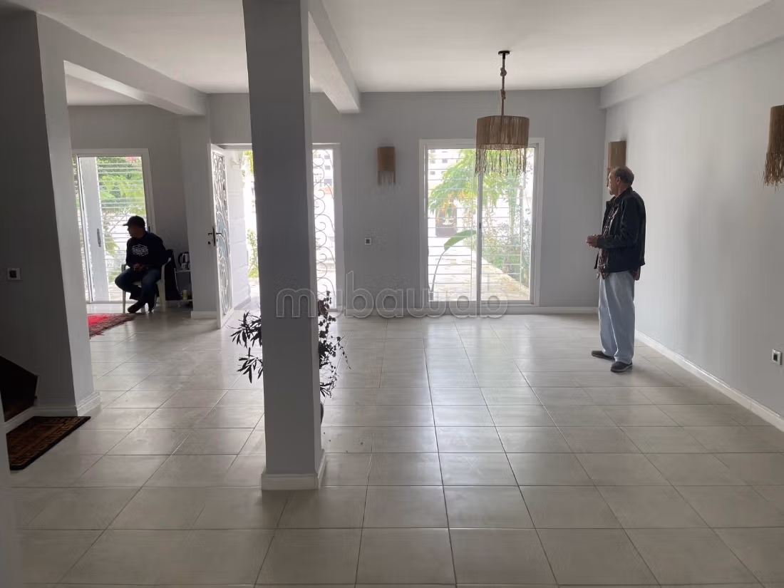 Villa 300 m² à louer à Harhoura - 19 000 DH - mois — Photo 4