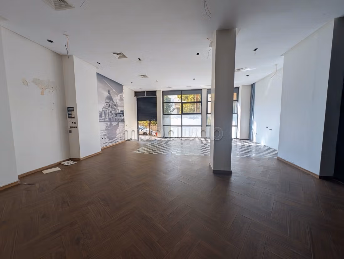 Local commercial 131 m² à louer à Gauthier — Photo 2