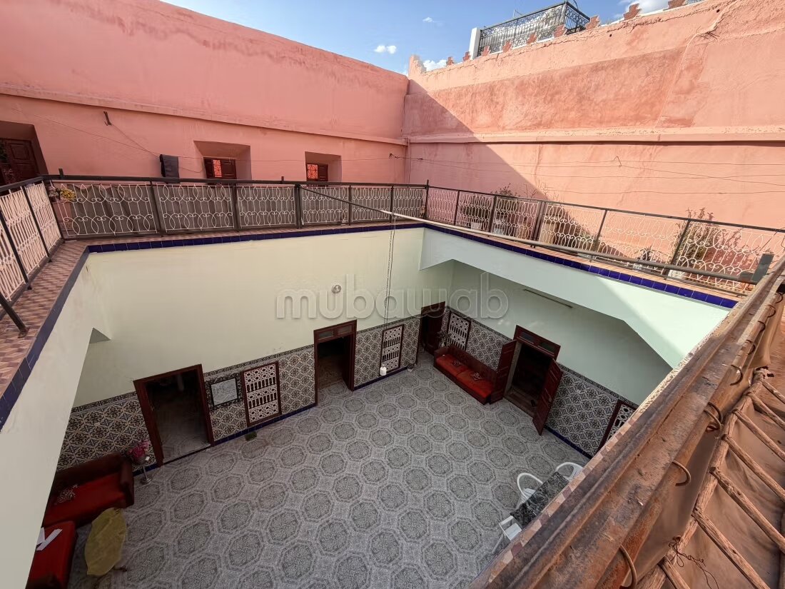 رياض 200 متر مربع للبيع في مراكش - 7 غرف تحتاج إلى تجديد — Photo 2