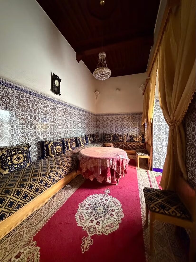 رياض 200 متر مربع للبيع في مراكش - 7 غرف تحتاج إلى تجديد — Photo 4