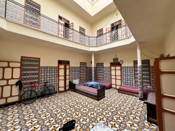 رياض 200 متر مربع للبيع في مراكش - 7 غرف تحتاج إلى تجديد — Photo 18