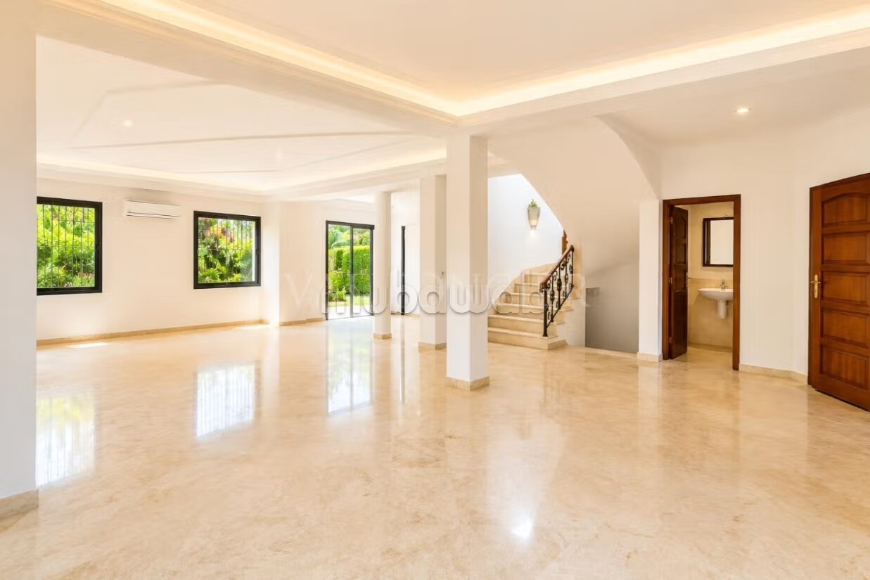 Villa 400 m² à louer à Ain Diab — Photo 3