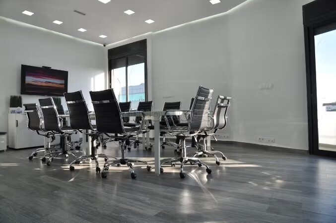 117 m² Office for Rent in Casablanca — Photo 11