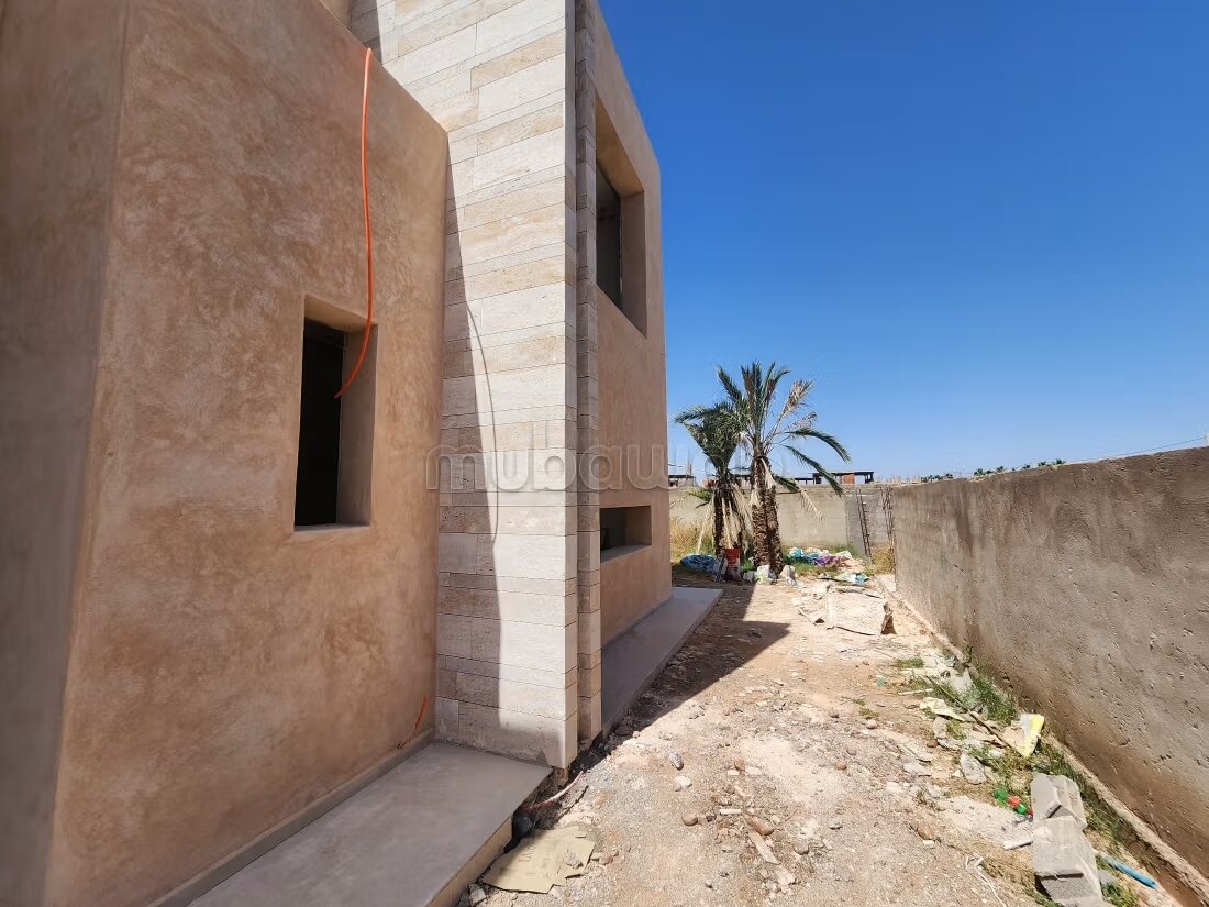 فيلا معاصرة نصف مكتملة للبيع - طريق أوريكا — Photo 14