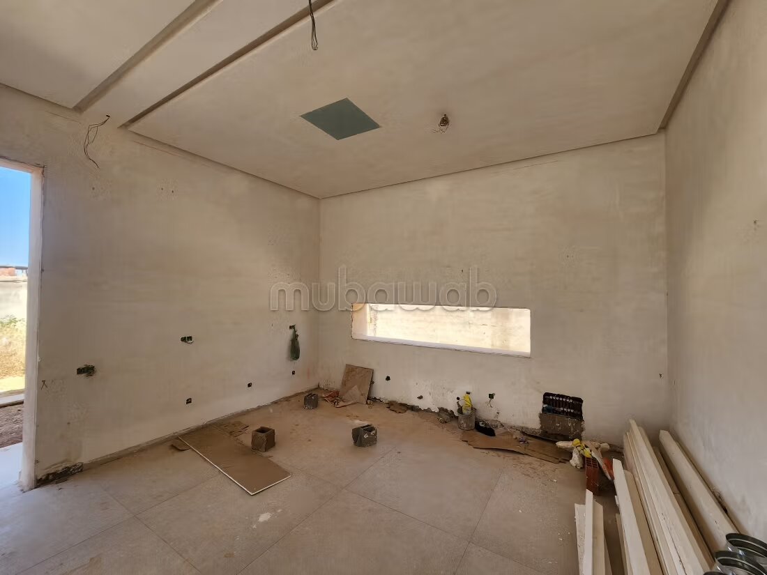 فيلا معاصرة نصف مكتملة للبيع - طريق أوريكا — Photo 18