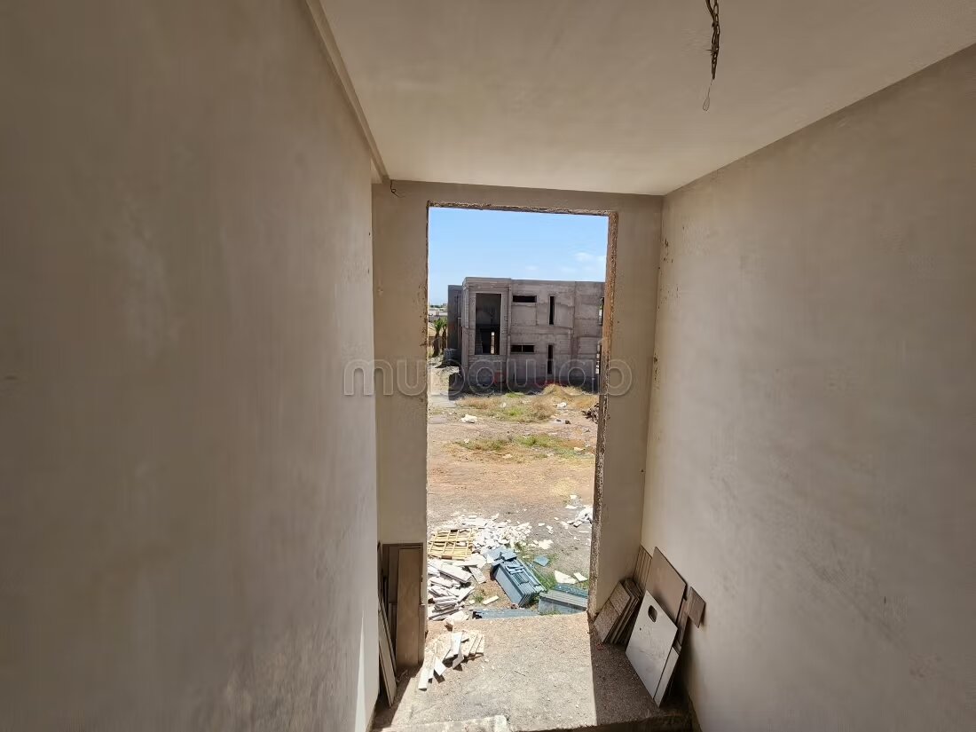 فيلا معاصرة نصف مكتملة للبيع - طريق أوريكا — Photo 22