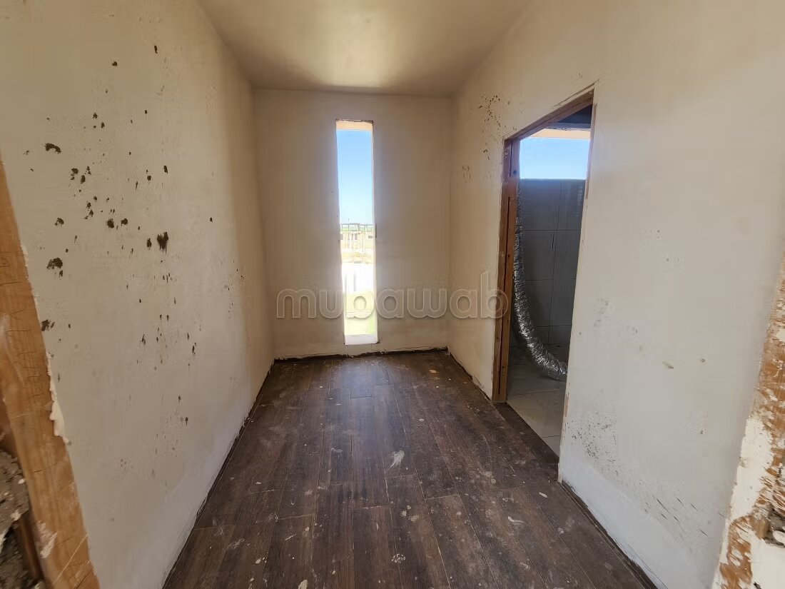 فيلا معاصرة نصف مكتملة للبيع - طريق أوريكا — Photo 54