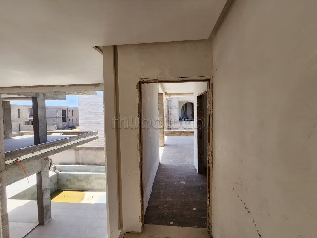 فيلا معاصرة نصف مكتملة للبيع - طريق أوريكا — Photo 56