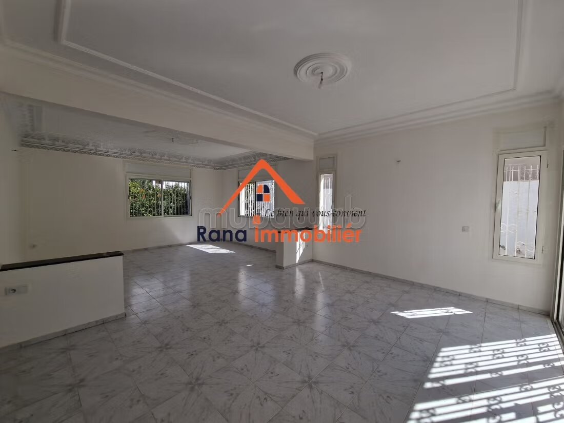فيلا 600 م² للإيجار في الرباط (حي هاي رياض) — Photo 12