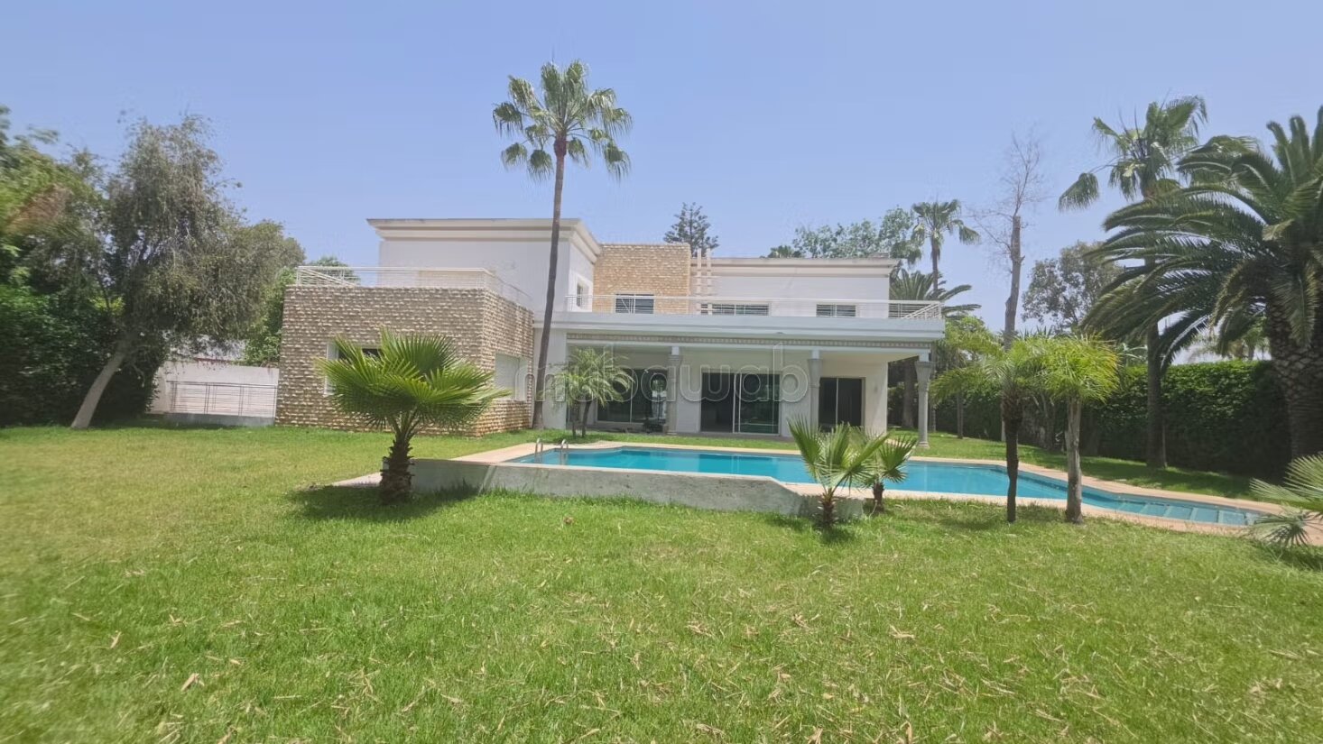 Villa 650 m² à louer à Rabat — Photo 11