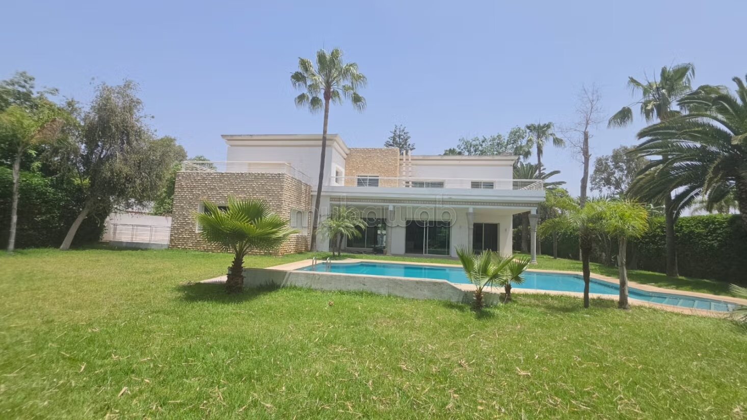 Villa 650 m² à louer à Rabat — Photo 4