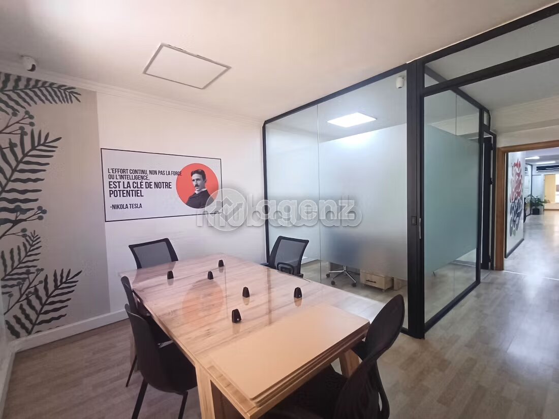 Office 125 m² for Rent in Casablanca — Photo 20