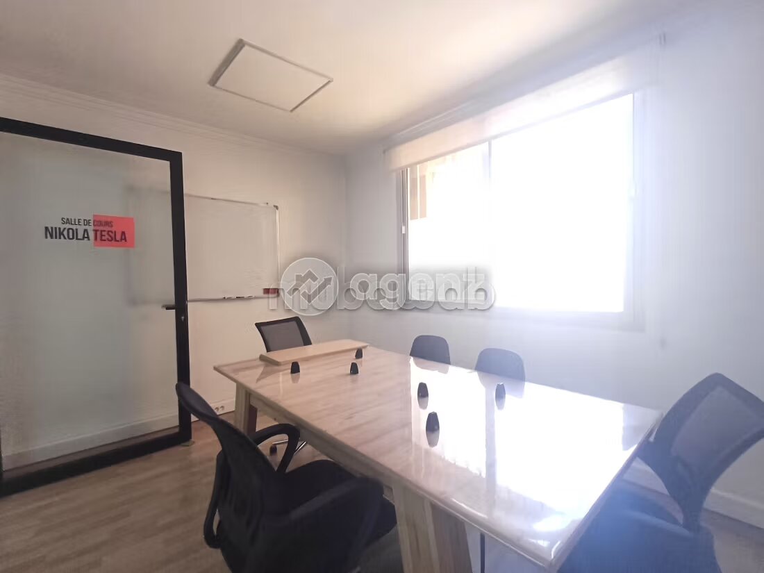 Office 125 m² for Rent in Casablanca — Photo 23
