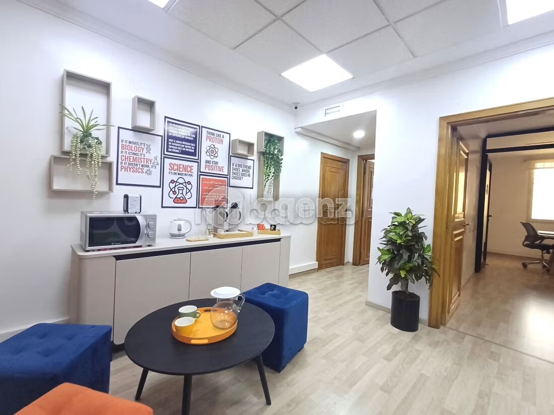 Office 125 m² for Rent in Casablanca — Photo 35