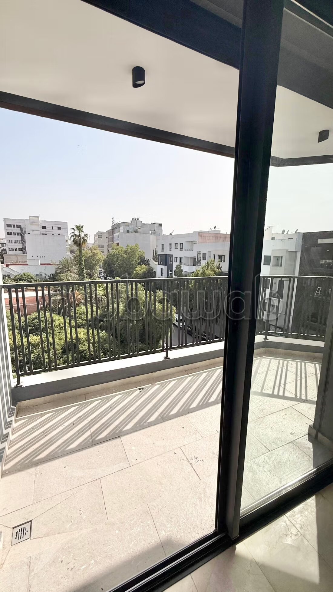 Vacant Studio in Oasis neighborhood with parking spot next to Jerrada Clinic