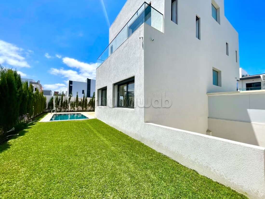 Villa 380 m² à louer à الدار البيضاء — Photo 3