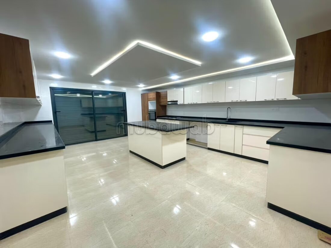 Villa 380 m² à louer à الدار البيضاء — Photo 11