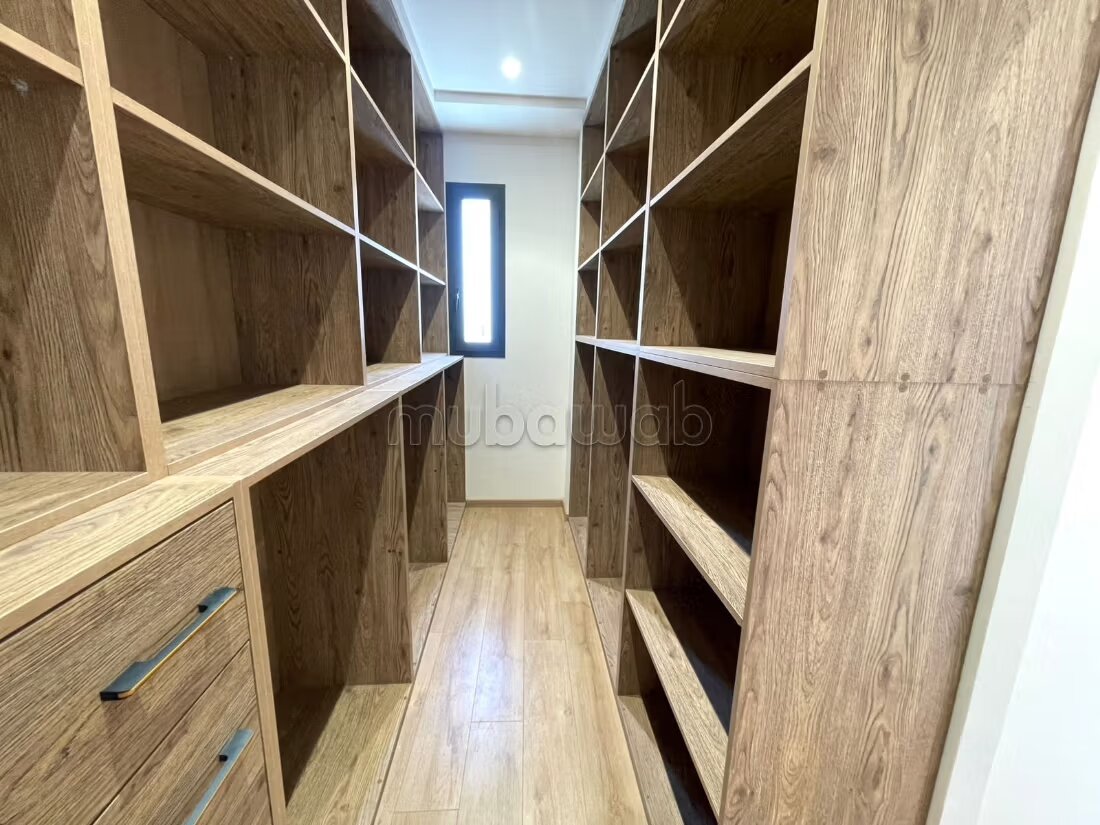 Villa 380 m² à louer à الدار البيضاء — Photo 17