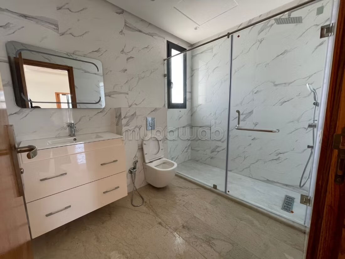 Villa 380 m² à louer à الدار البيضاء — Photo 20
