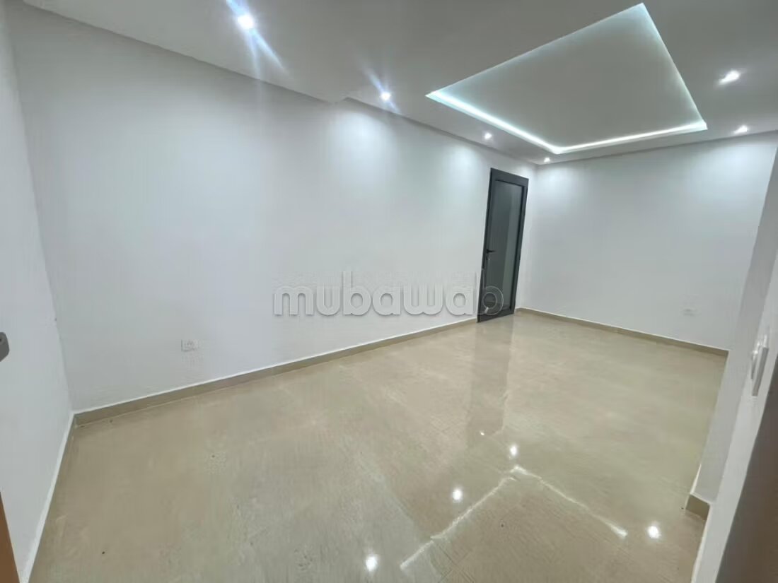 Villa 380 m² à louer à الدار البيضاء — Photo 24