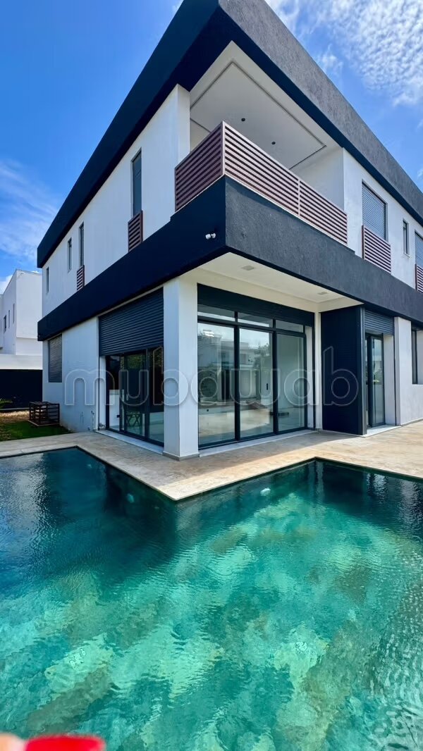 Villa 380 m² à louer à الدار البيضاء — Photo 36