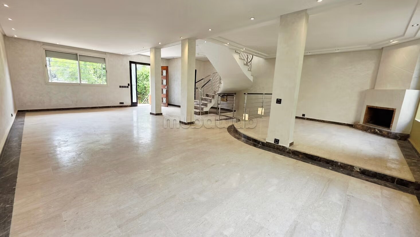 Villa à usage professionnel à la location