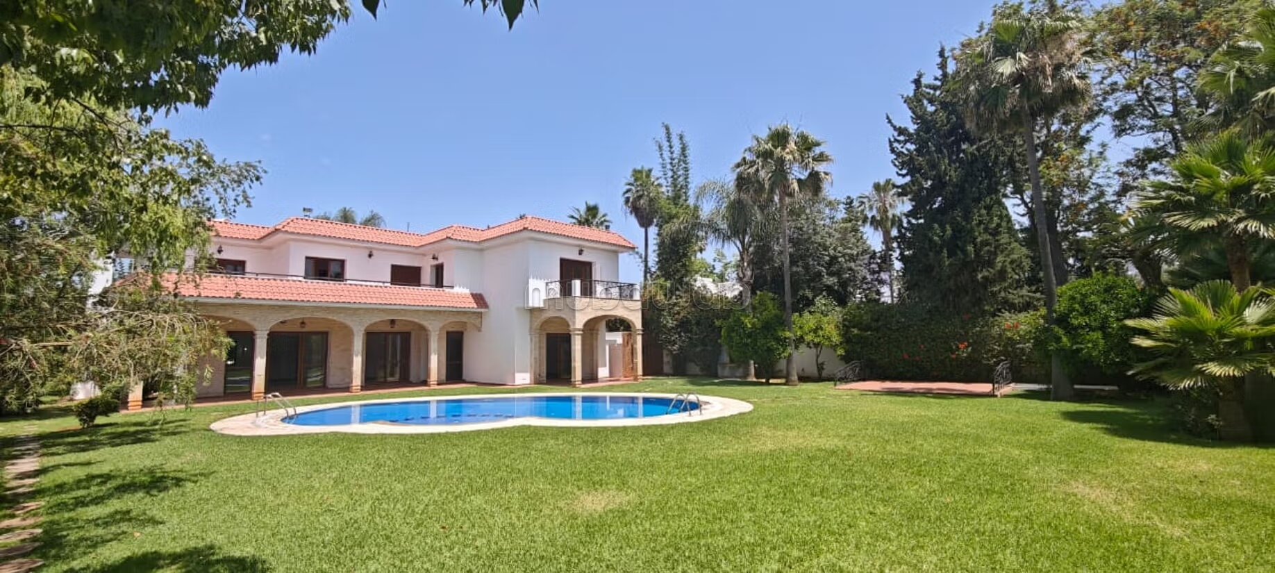 Villa 2000 m² à louer à Souissi, Rabat — Photo 2