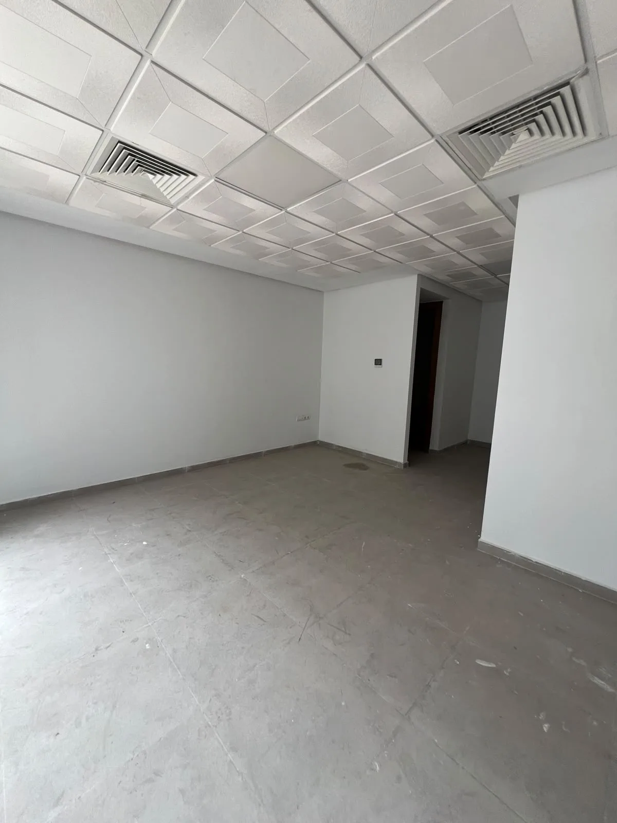 Bureau neuf avec place parking sous sol à louer bd My ismail — Photo 5
