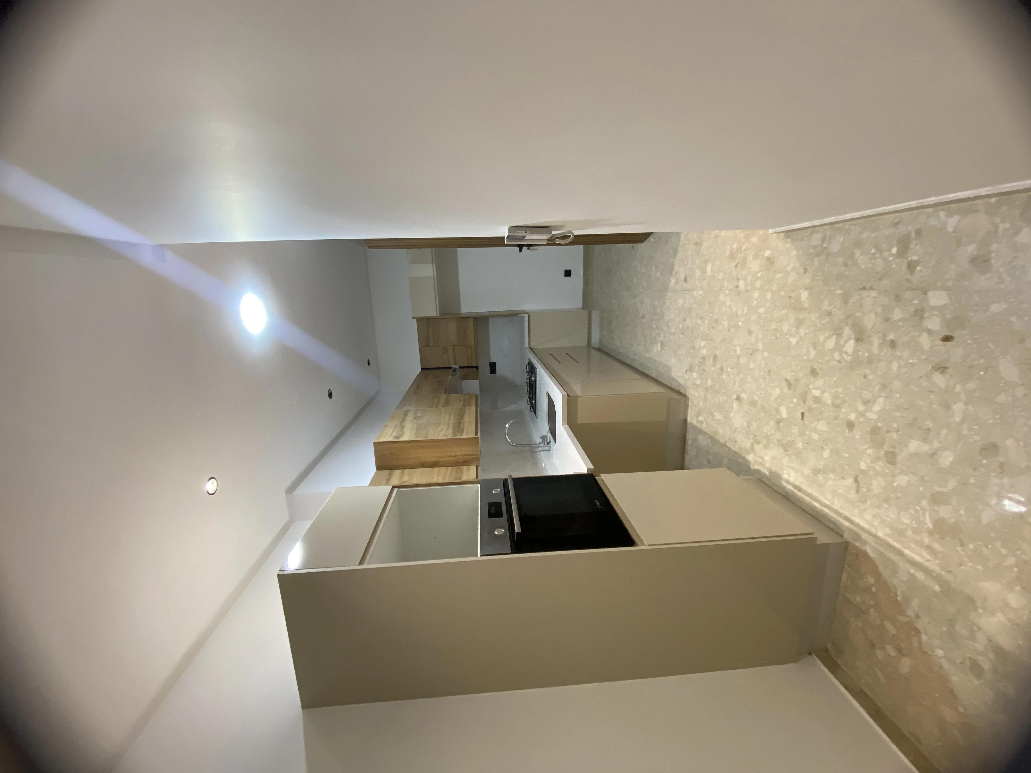 Apparemment à louer 103m2 dans le quartier recherché ALMAZ — Photo 2