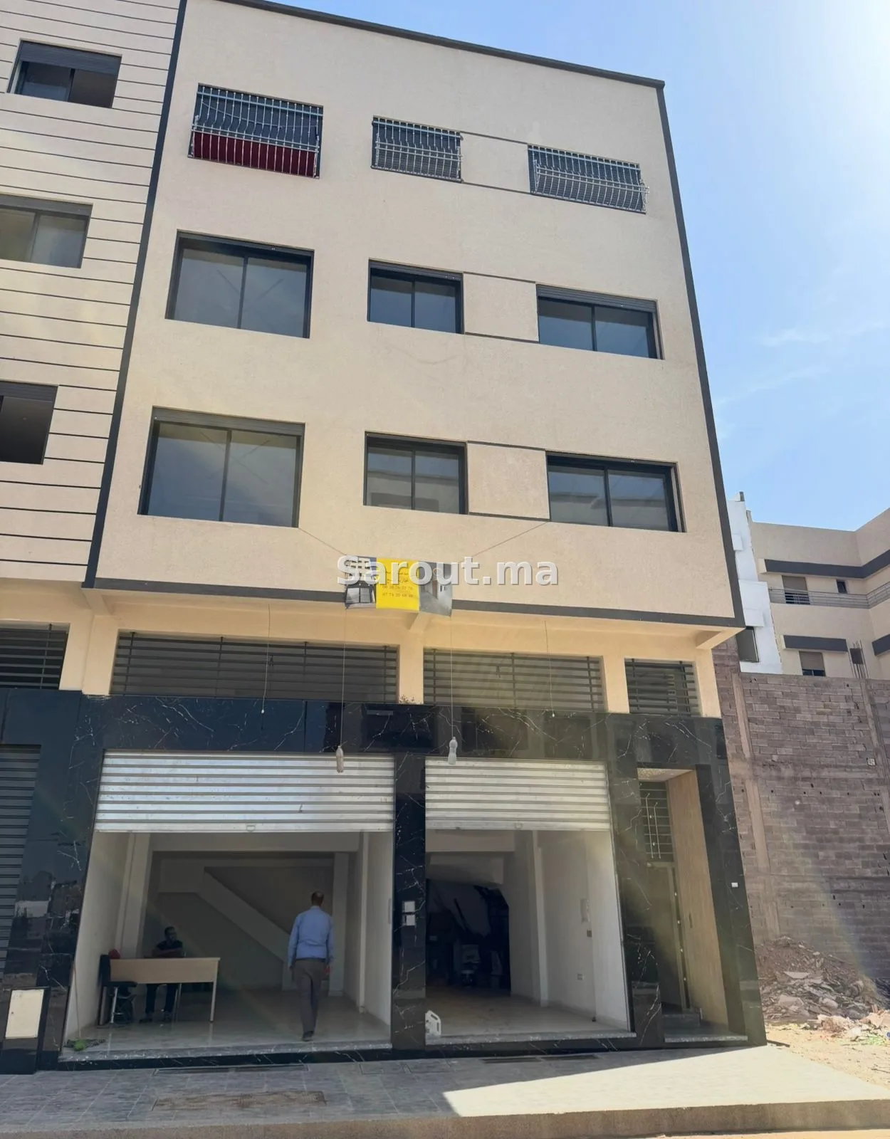 Deux locaux commerciaux neufs a vendre Lamkansa casablanca à Casablanca 144 m²