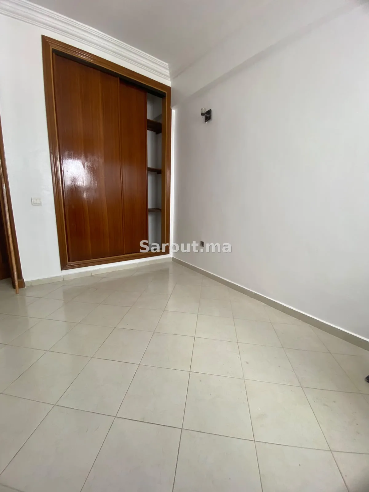 Un appartement à louer à hay Ryad boulevard Anakhil 125m2 : à Rabat 125 m²