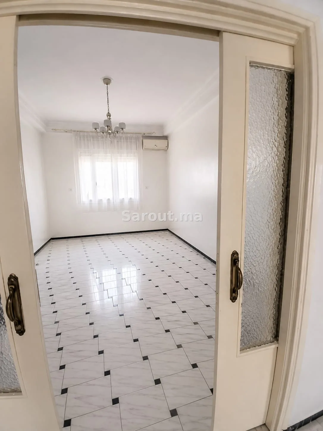 Appartement spacieux situé à Hamria en pleîn centre de Meknes à proximité de la gare — Photo 4